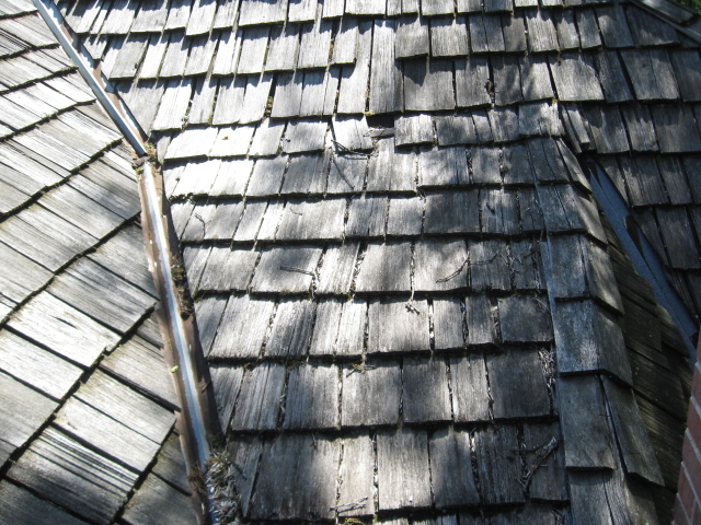 deteriorated-wood-shingles-roof